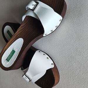 United Colors of Benneton Clog Sandals in White, Size 40 EU (9/9.5 US)